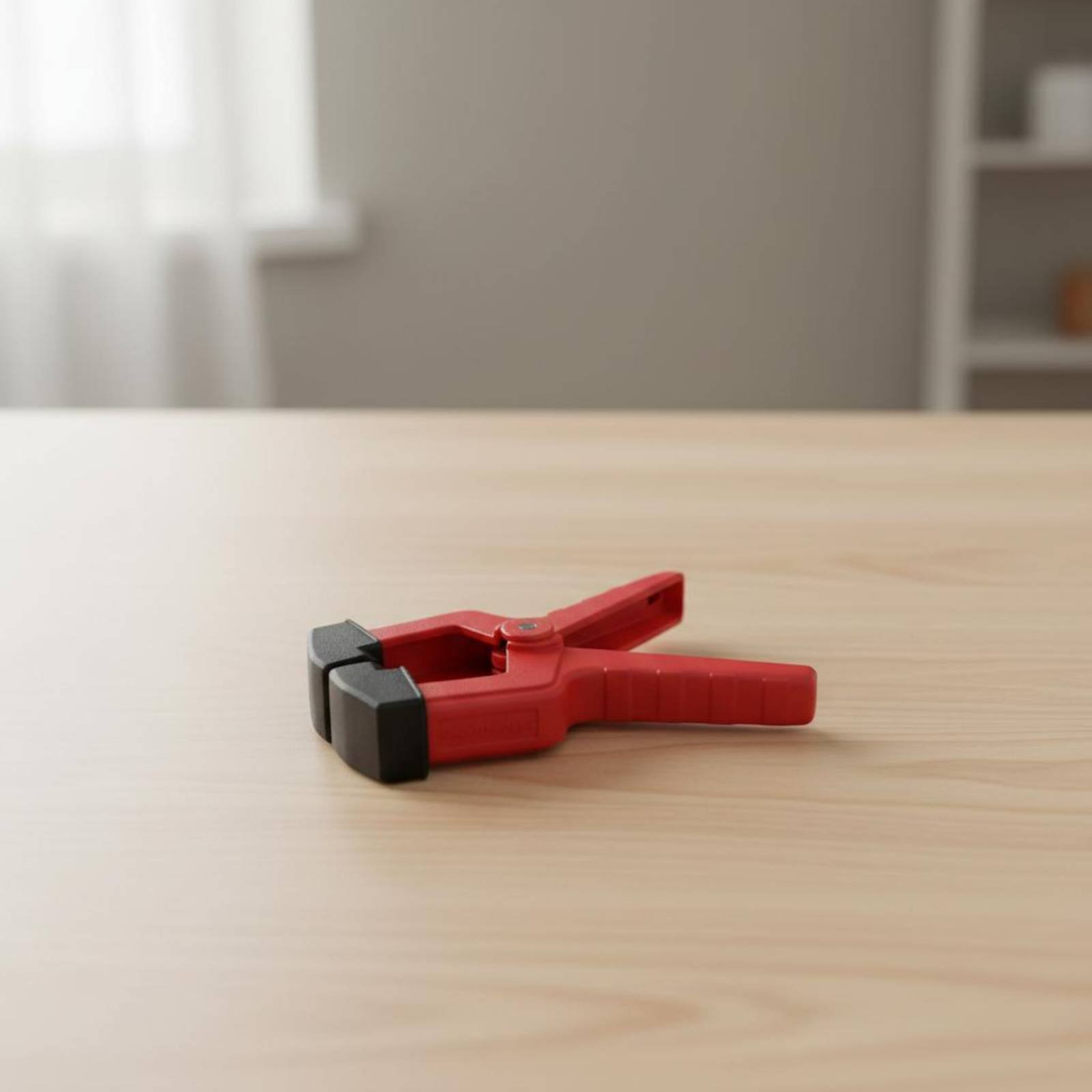 مشبك مثلثي الشكل باللون الأحمر - مراجعة Woodworking Clamp وسعره