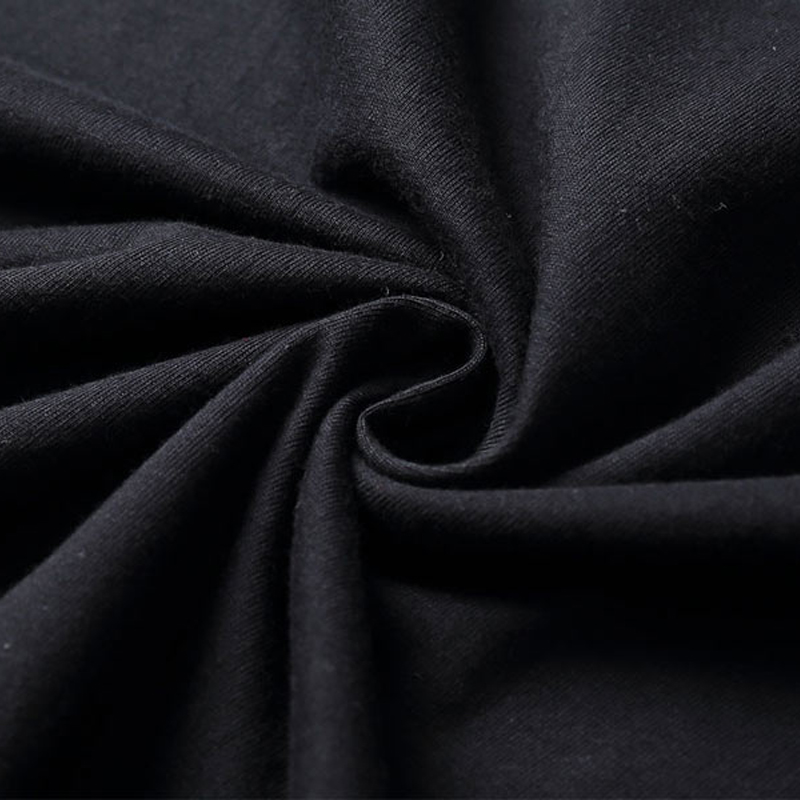 تي شيرت مطبوع عليه عبارة 